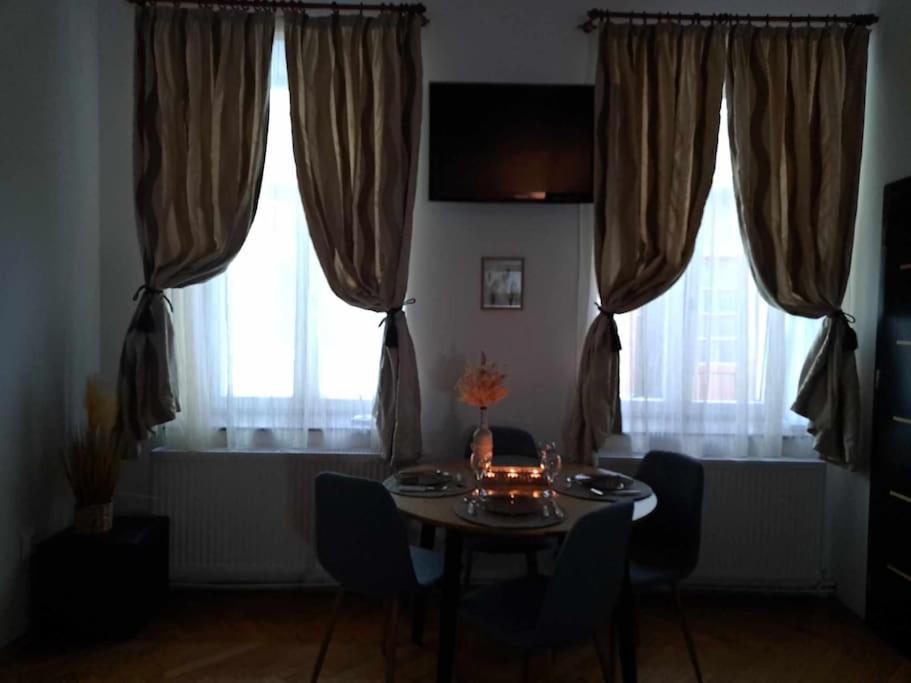 Sofia'S Home Comfy Studio In The Old Town Braşov Exterior foto
