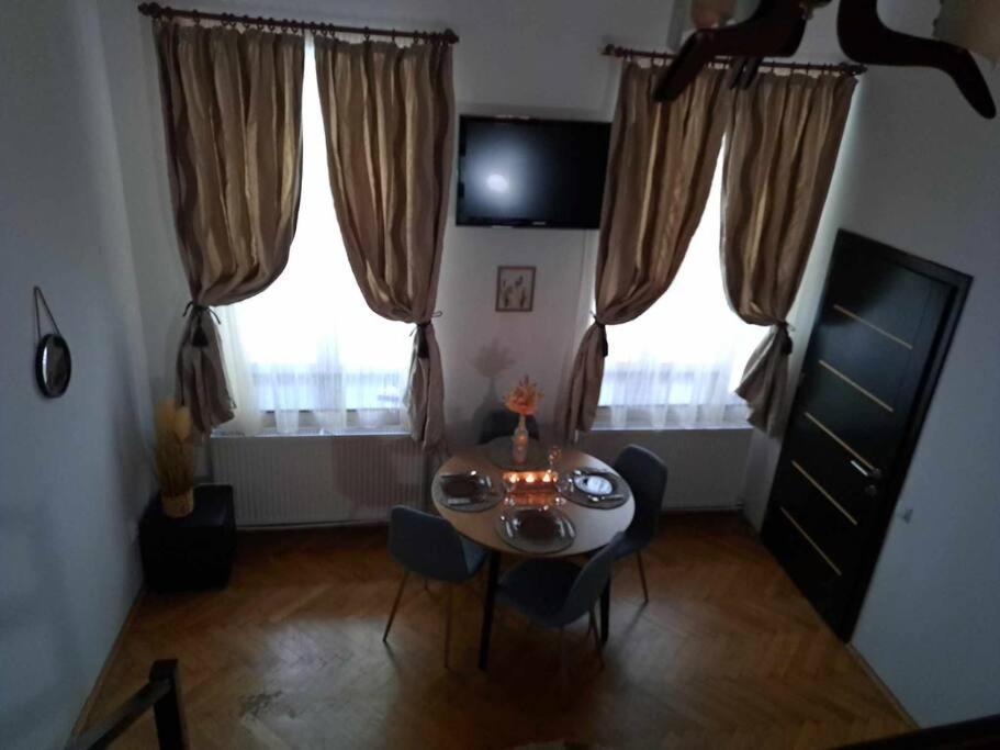 Sofia'S Home Comfy Studio In The Old Town Braşov Exterior foto